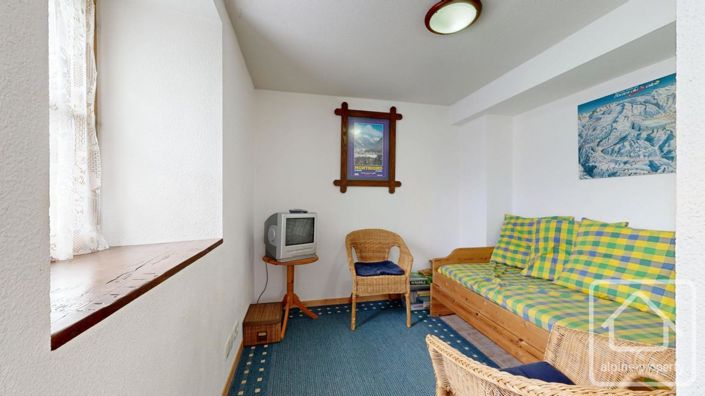 Image No.35-8 Bed Property for sale