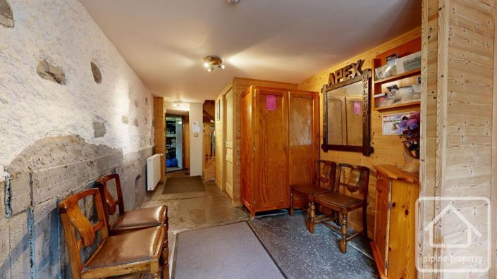 Image No.36-8 Bed Property for sale