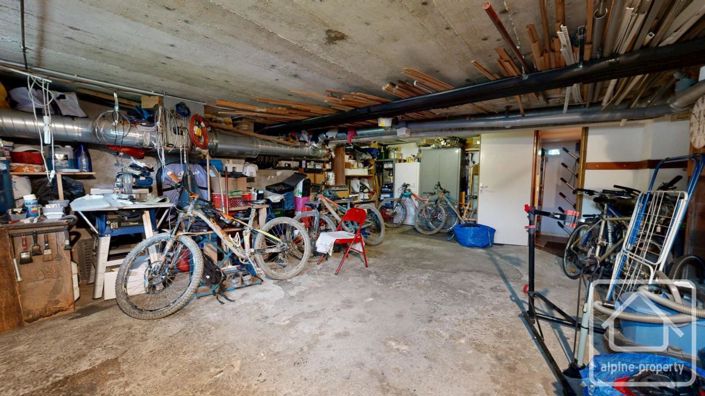 Image No.37-8 Bed Property for sale