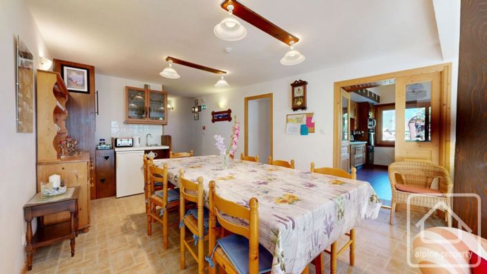 Image No.5-8 Bed Property for sale