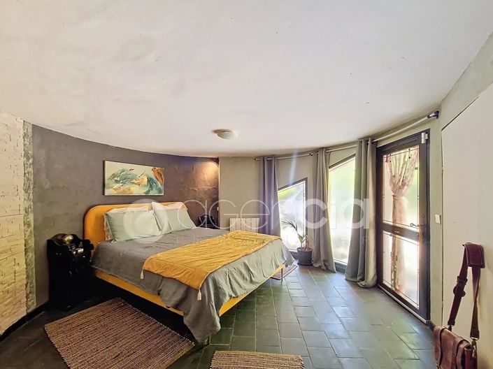 Image No.22-5 Bed House for sale