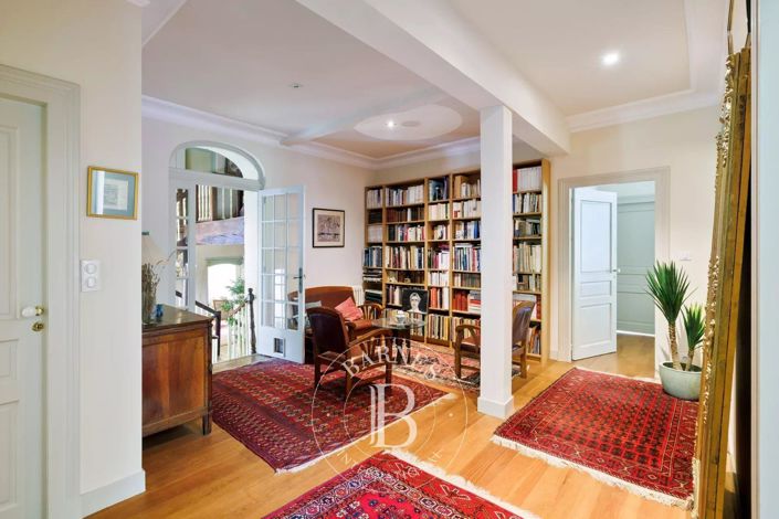 Image No.16-7 Bed House for sale