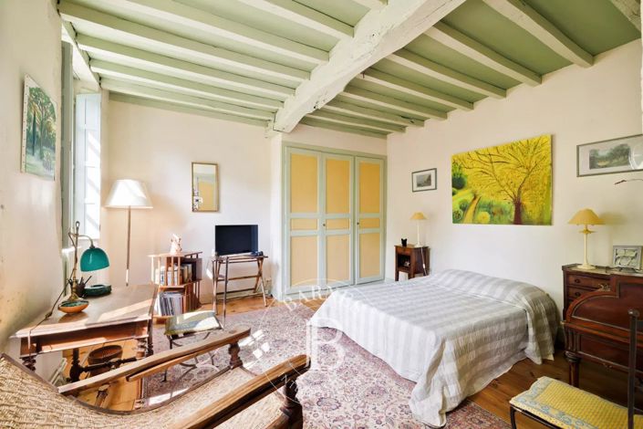 Image No.20-7 Bed House for sale