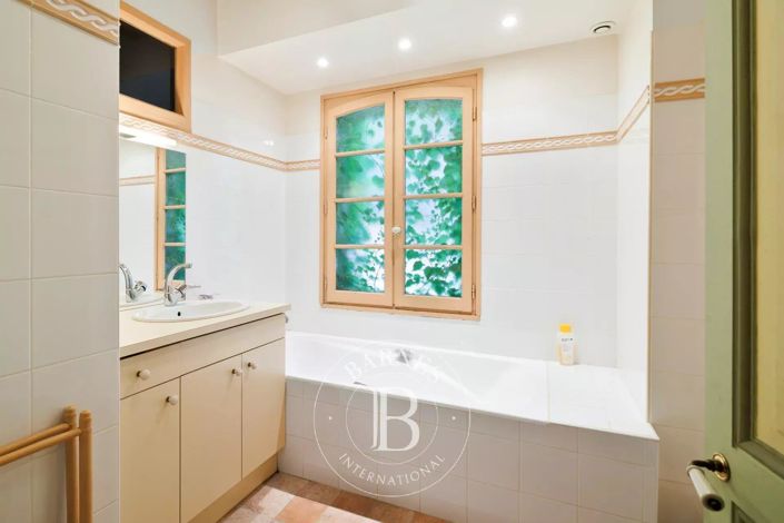 Image No.22-7 Bed House for sale