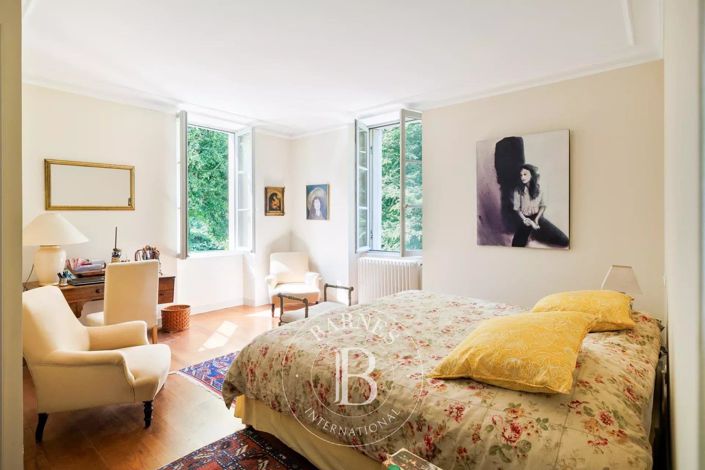 Image No.24-7 Bed House for sale