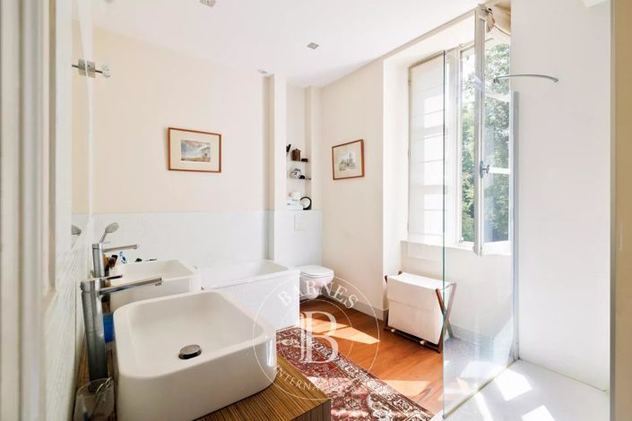 Image No.25-7 Bed House for sale