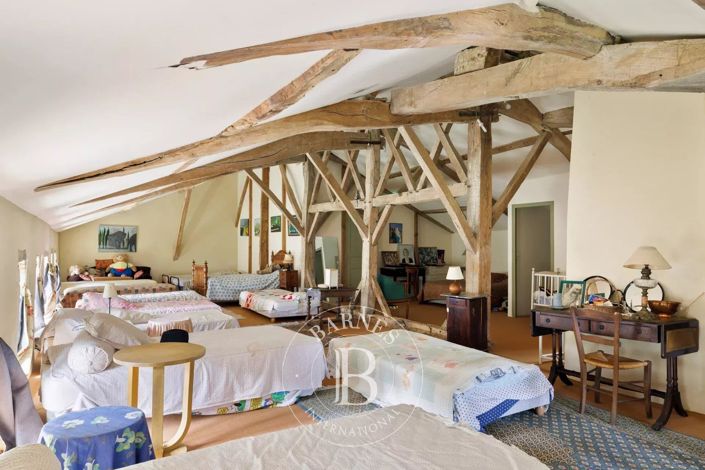 Image No.27-7 Bed House for sale