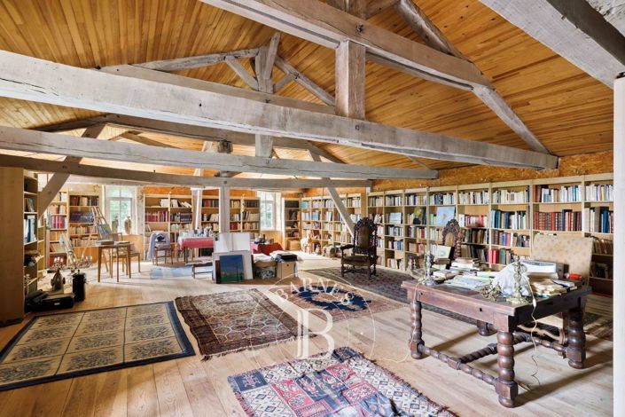 Image No.28-7 Bed House for sale