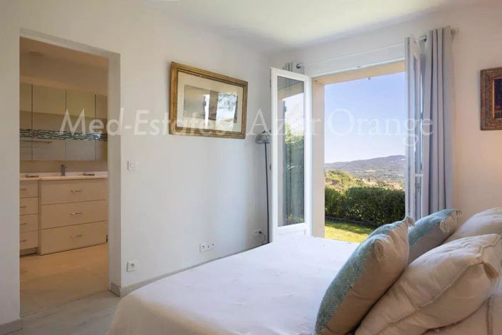 Image No.11-3 Bed House for sale