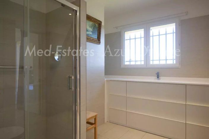 Image No.14-3 Bed House for sale