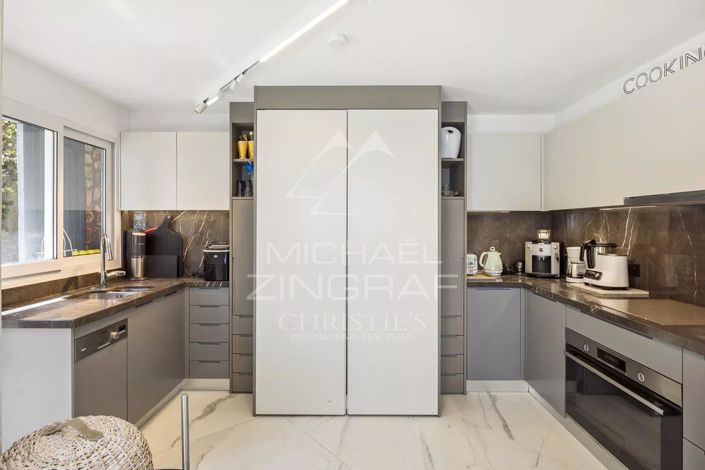 Image No.10-6 Bed House for sale