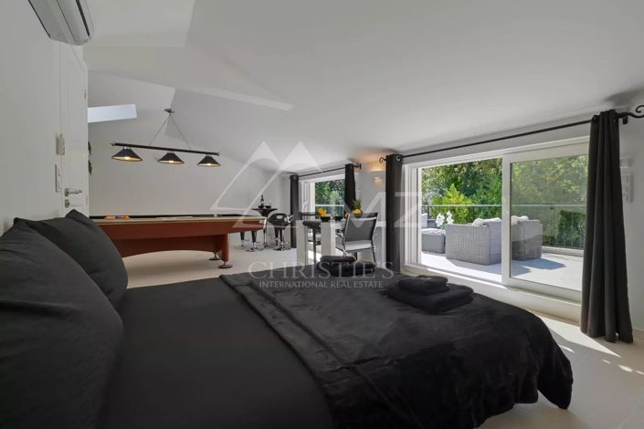 Image No.9-5 Bed House for sale