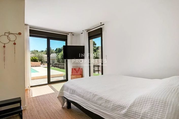 Image No.11-3 Bed House for sale