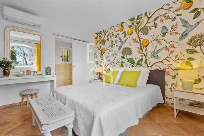 Image No.20-4 Bed House for sale