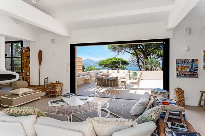 Image No.1-4 Bed House for sale