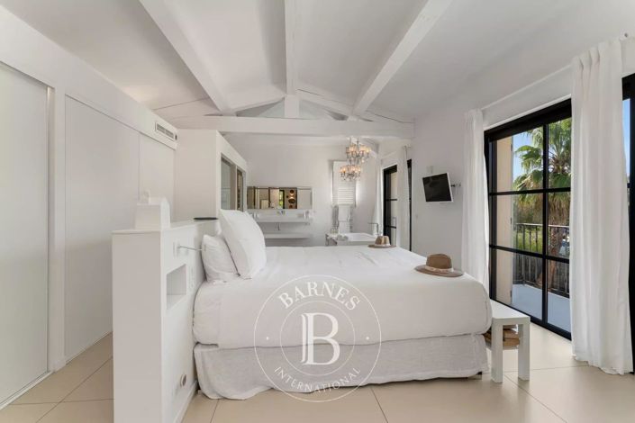 Image No.12-4 Bed House for sale