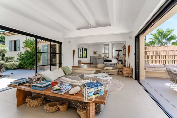 Image No.6-4 Bed House for sale