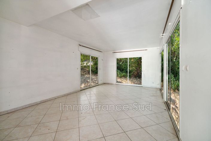 Image No.12-4 Bed House for sale