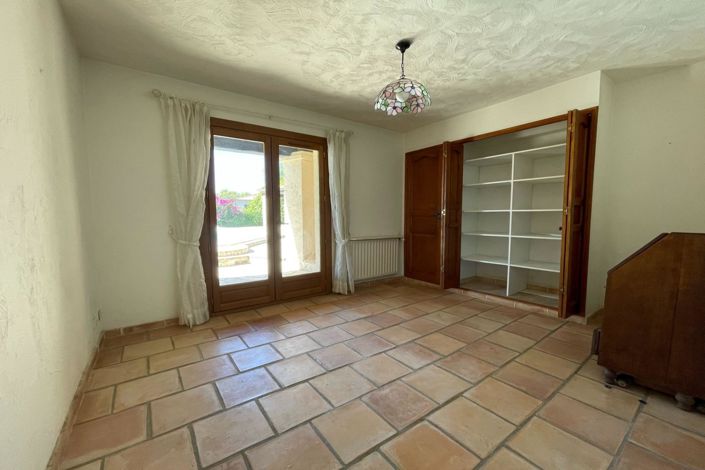 Image No.9-4 Bed House for sale