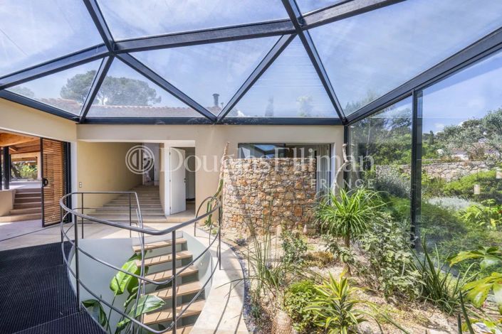 Image No.6-5 Bed House for sale