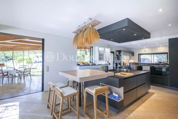 Image No.7-5 Bed House for sale