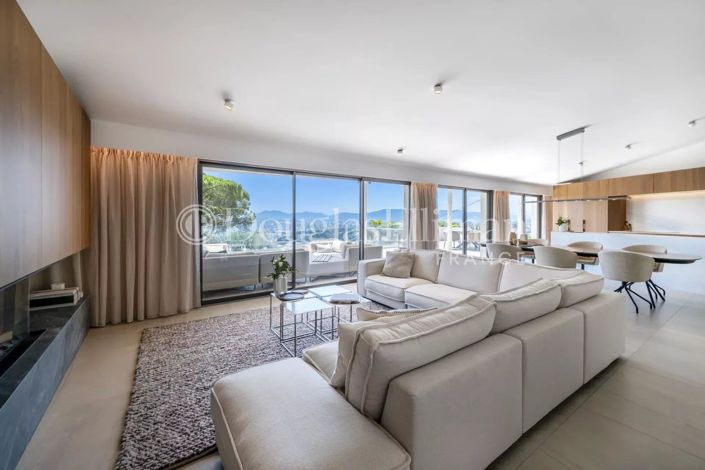 Image No.10-5 Bed House for sale