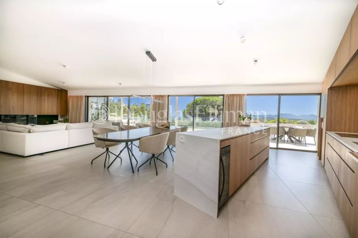 Image No.12-5 Bed House for sale