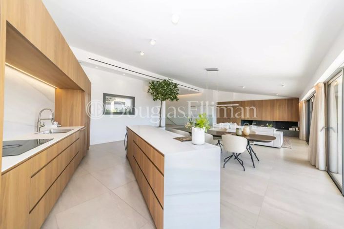 Image No.14-5 Bed House for sale