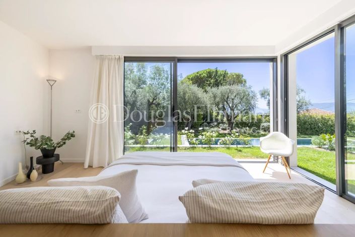 Image No.18-5 Bed House for sale