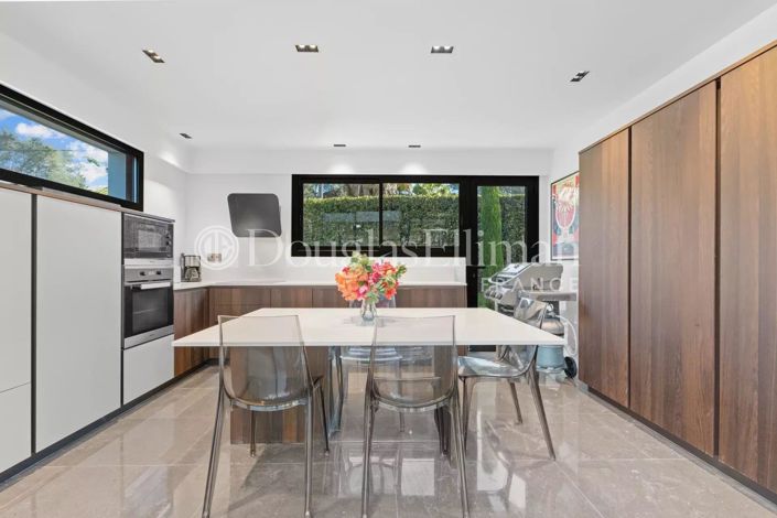 Image No.6-5 Bed House for sale