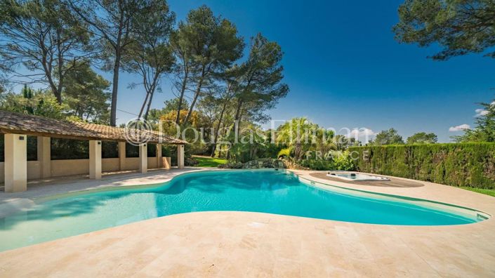 Image No.1-8 Bed House for sale