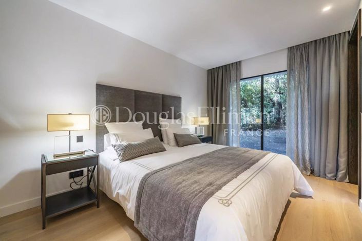 Image No.17-4 Bed Apartment for sale