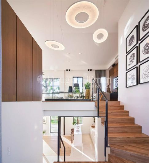 Image No.9-5 Bed House for sale