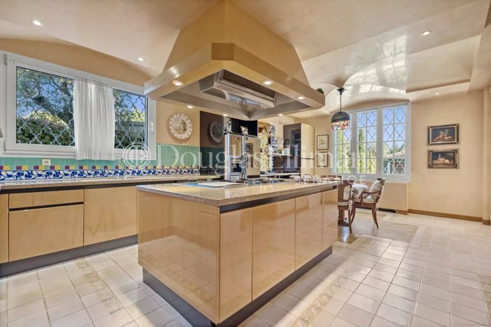 Image No.13-6 Bed House for sale