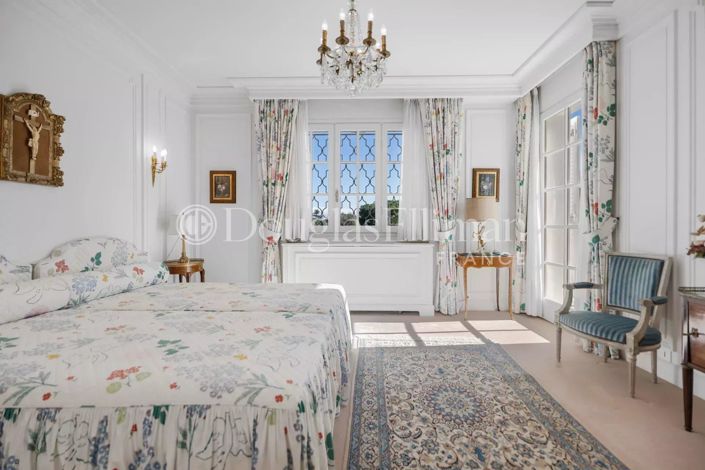 Image No.20-6 Bed House for sale