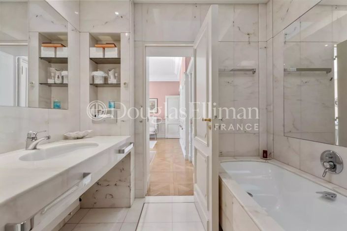 Image No.21-6 Bed House for sale