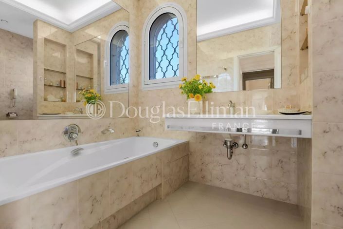 Image No.23-6 Bed House for sale