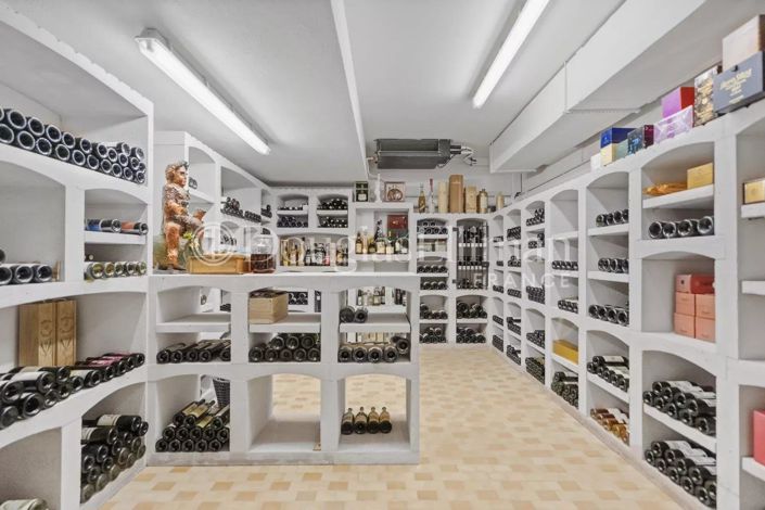 Image No.26-6 Bed House for sale