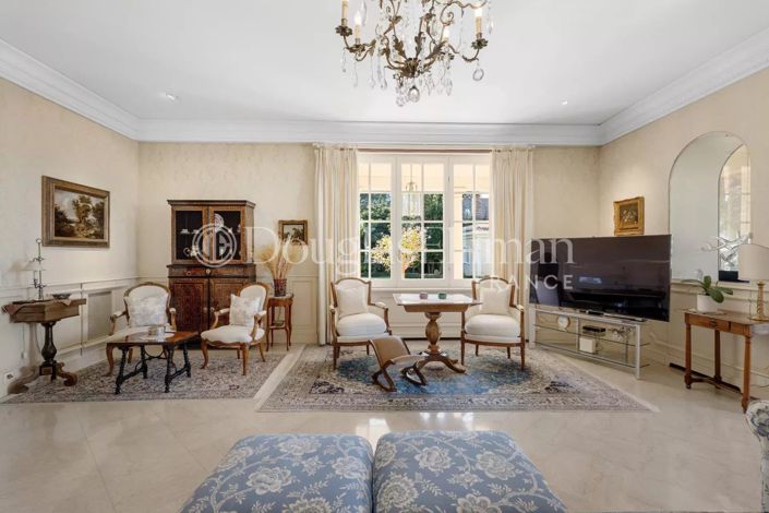 Image No.9-6 Bed House for sale