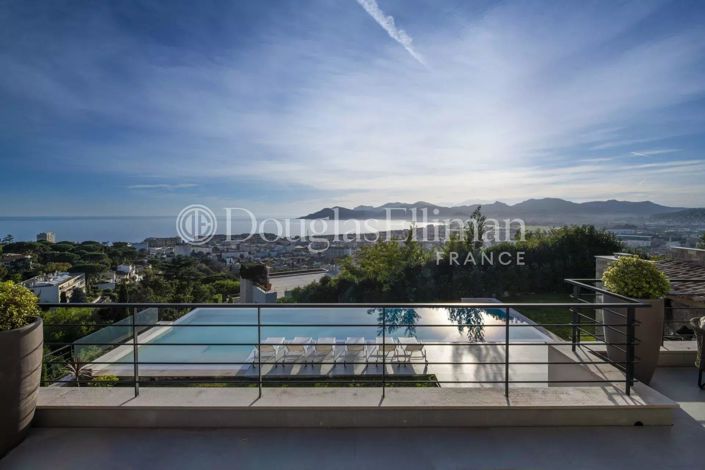 Image No.11-5 Bed House for sale