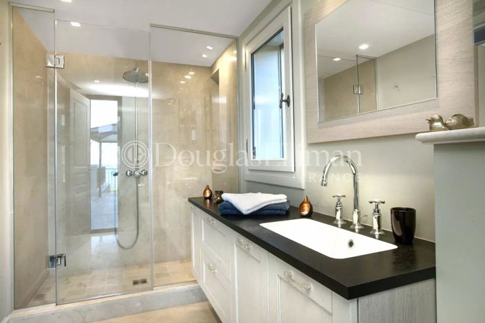 Image No.12-5 Bed House for sale