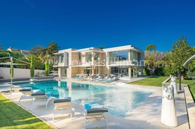 6 Bed House for sale