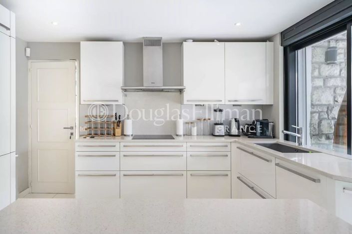 Image No.10-4 Bed House for sale