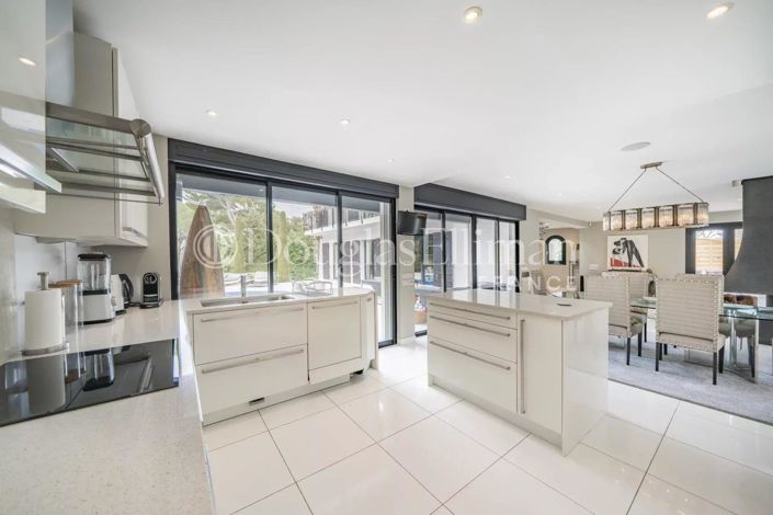 Image No.9-4 Bed House for sale