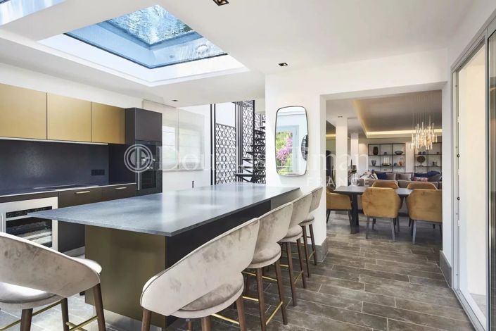 Image No.18-5 Bed House for sale