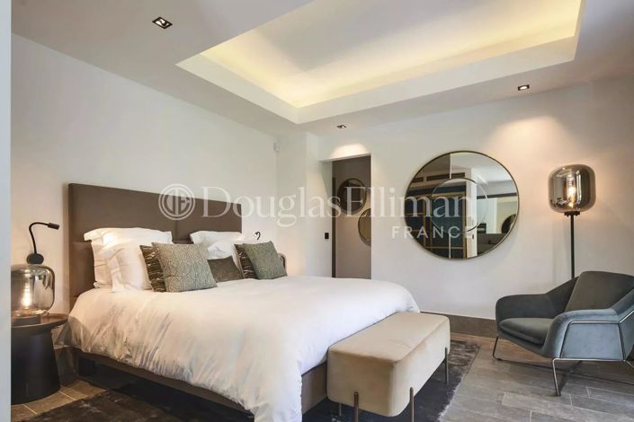 Image No.30-5 Bed House for sale