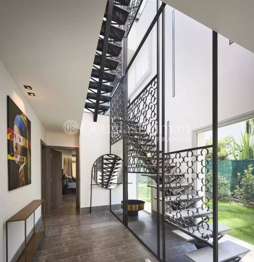 Image No.31-5 Bed House for sale