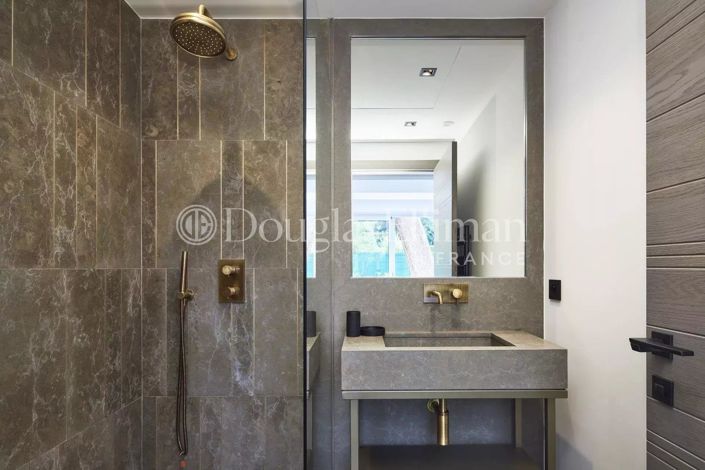 Image No.34-5 Bed House for sale