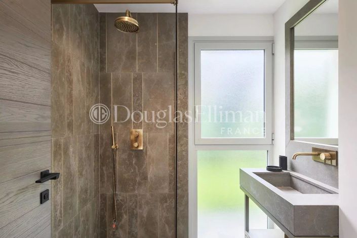 Image No.35-5 Bed House for sale