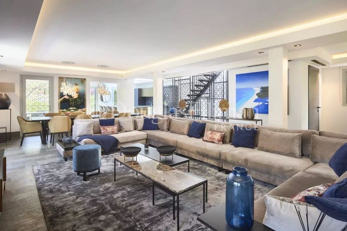 Image No.9-5 Bed House for sale